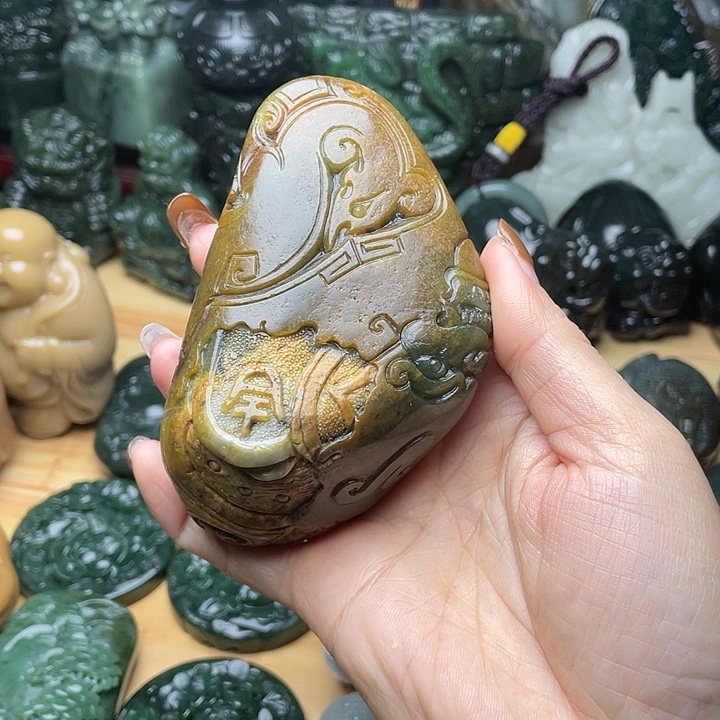 超***人和田玉未镶嵌挂件