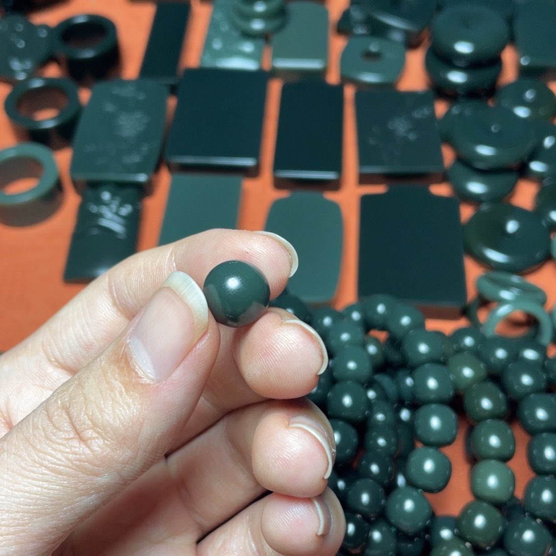 懂***懂和田玉未镶嵌颈饰