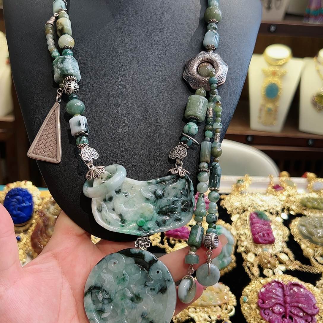 翡翠颈饰未镶嵌古风