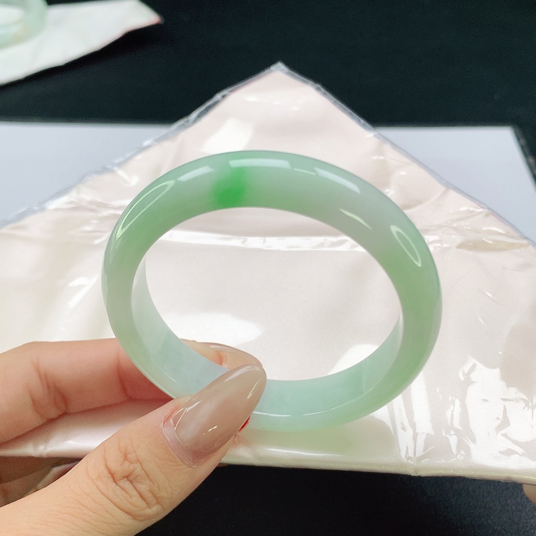 翡翠未镶嵌手镯8802