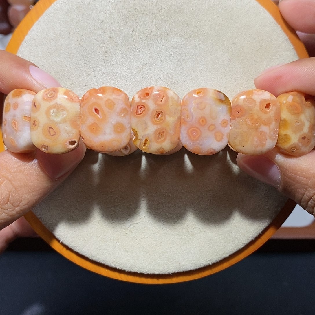 硅化珊瑚（珊瑚玉）手串未镶嵌彩金洞29