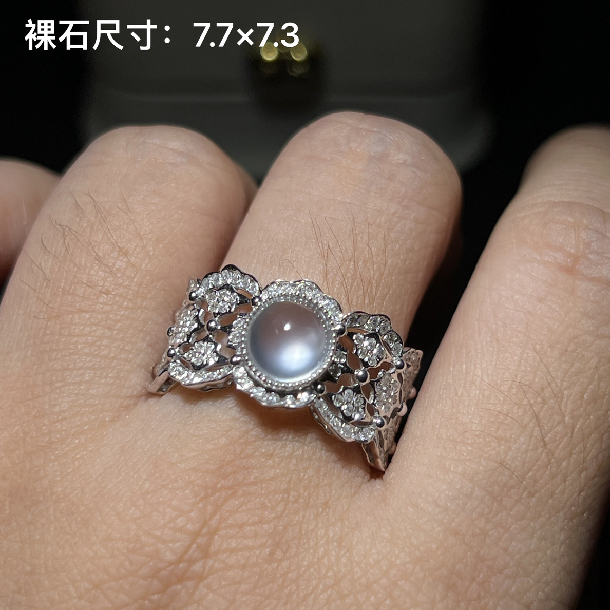 18k金镶嵌翡翠玻璃种冰蛋蕾丝宽戒臂戒指