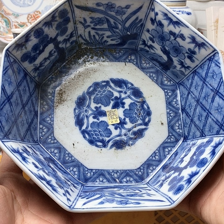 瓷片瓷器及其他器物都在当地被发现