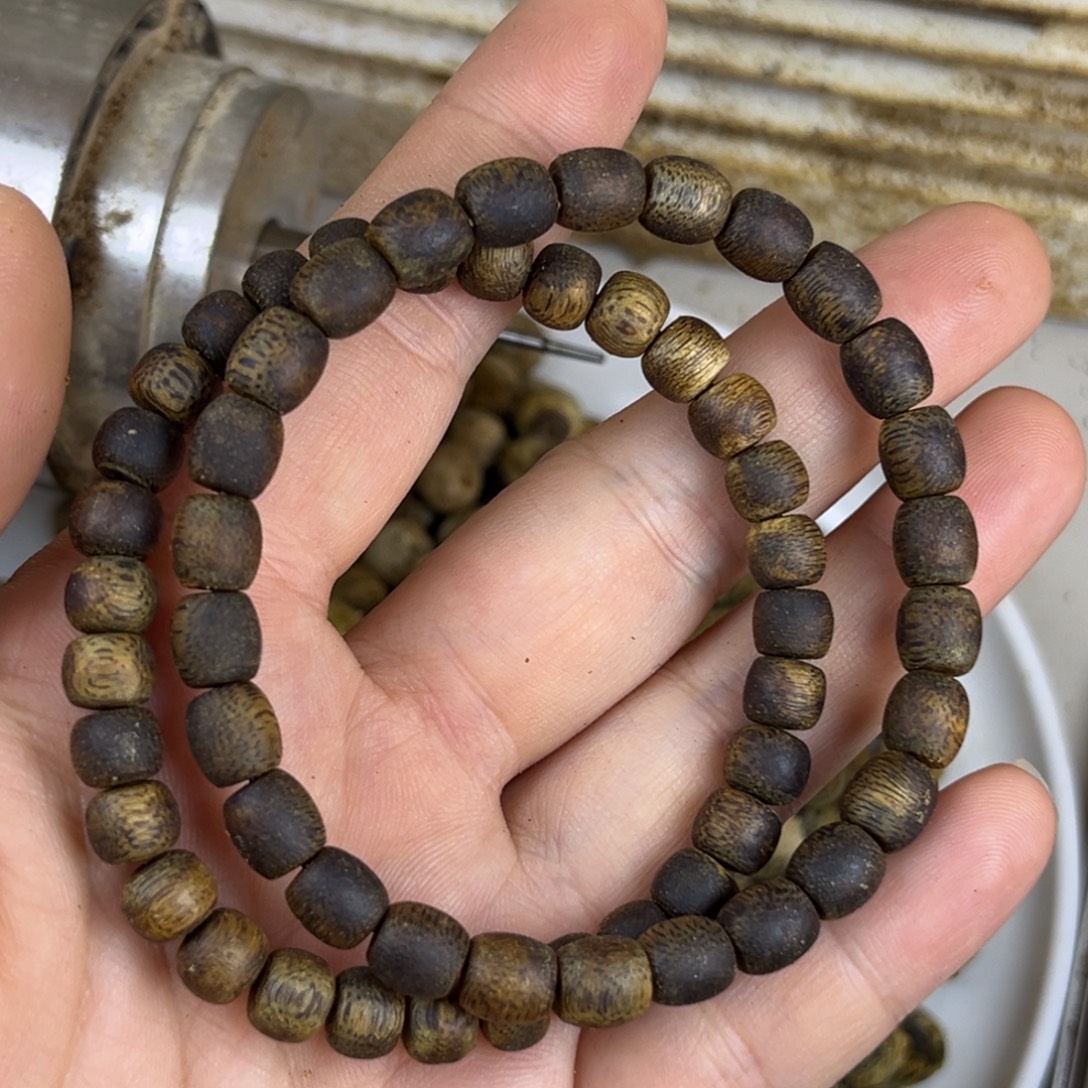 沉香碎屑沉香蓝宝石沉水浮0.7鼓珠多样性发一