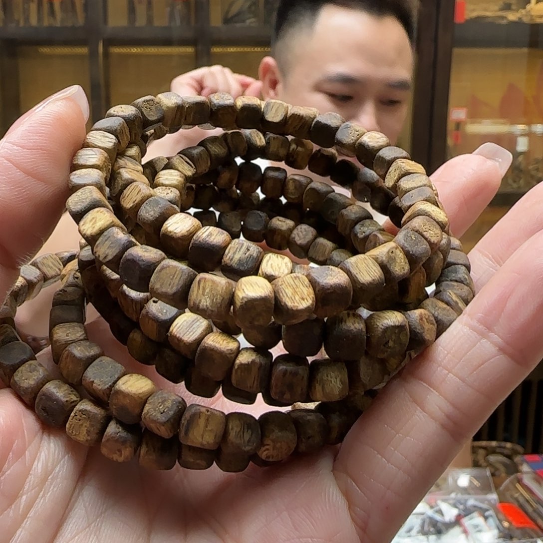 沉香沉香碎屑小方珠6mm 随机发一份