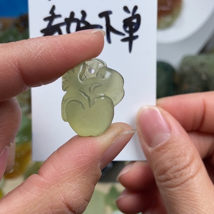 蛇纹石玉颈饰未镶嵌