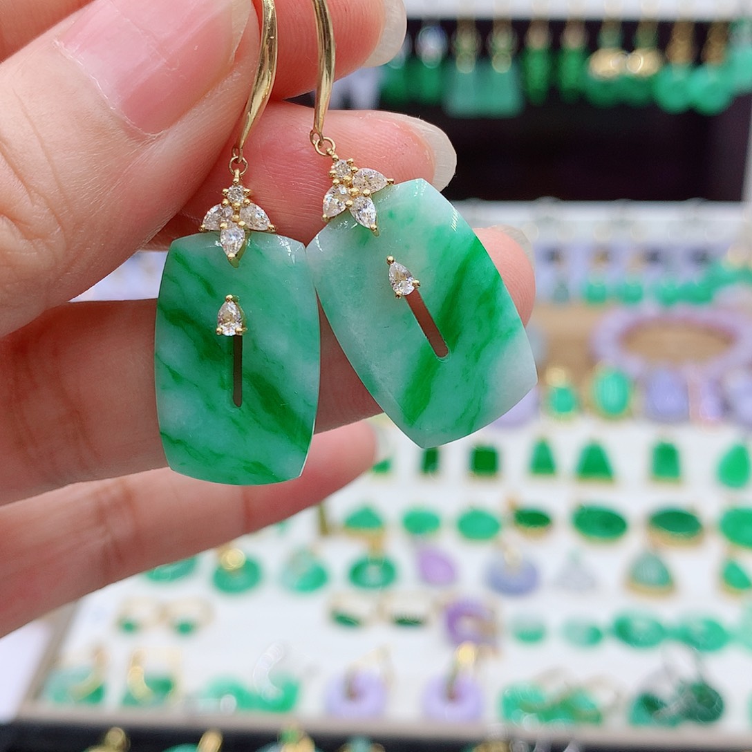 翡翠18K金镶嵌耳饰