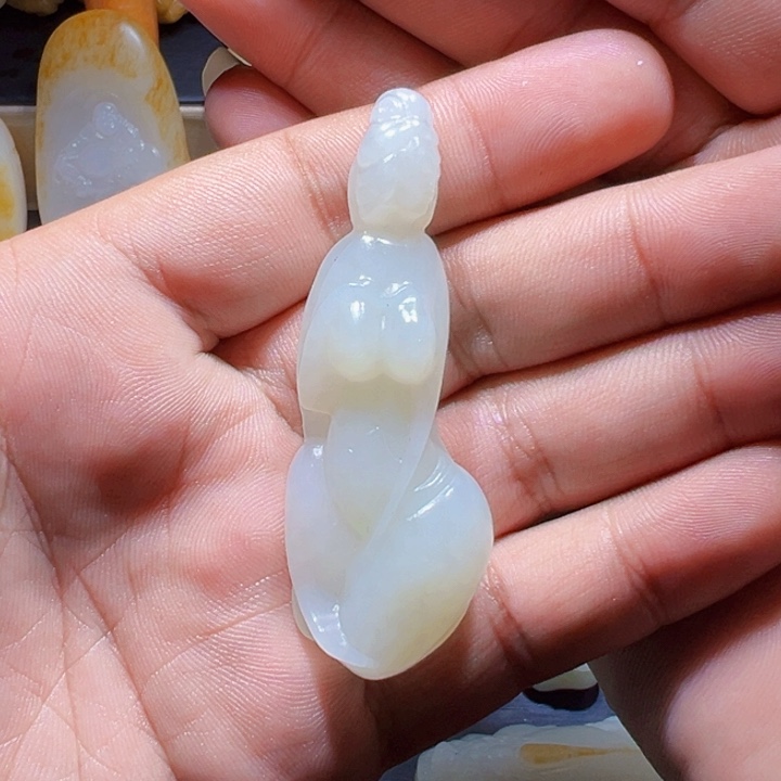 颈饰未镶嵌和田玉巴**特