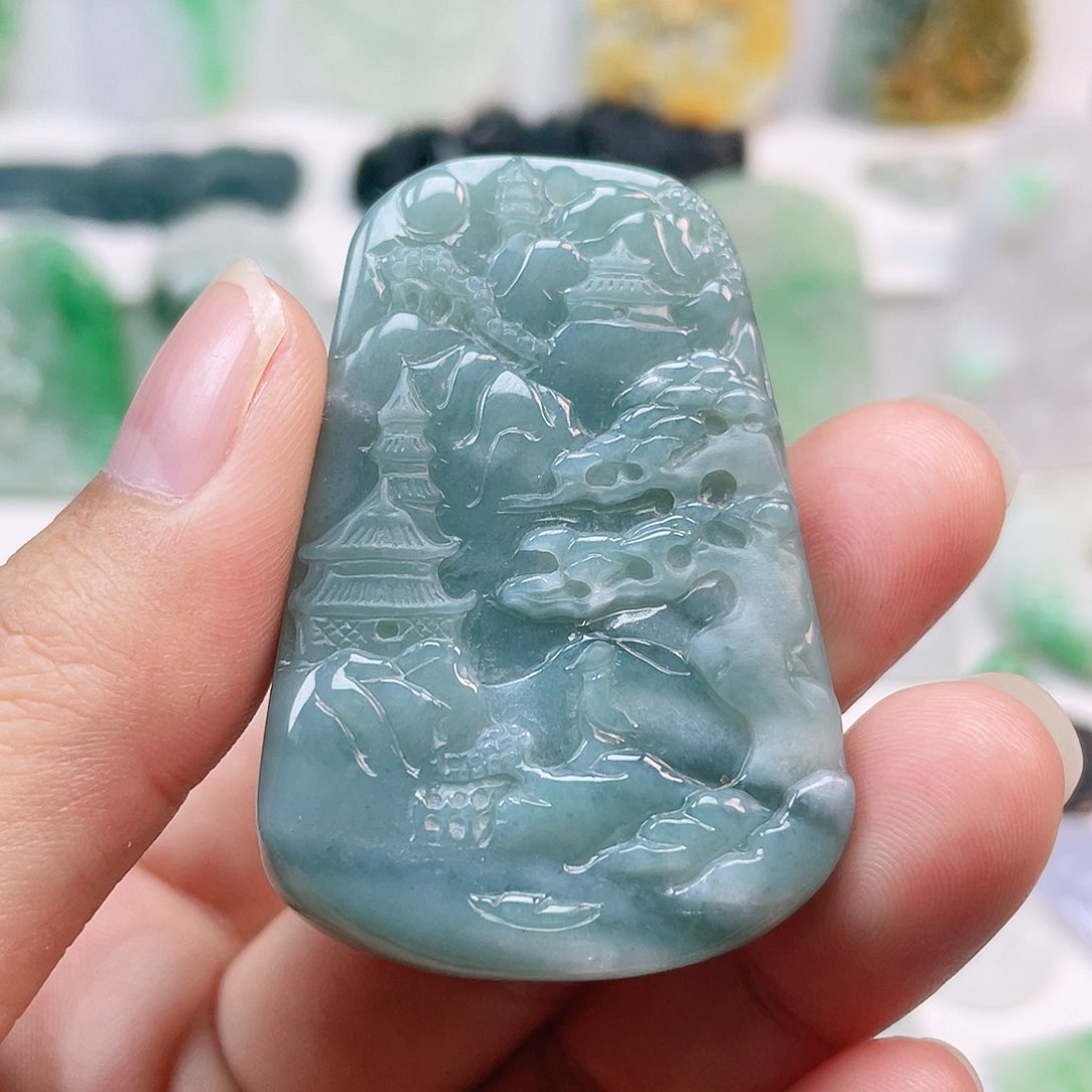 翡翠颈饰未镶嵌山水