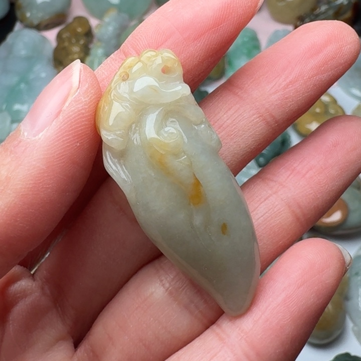 翡翠未镶嵌颈饰貔貅