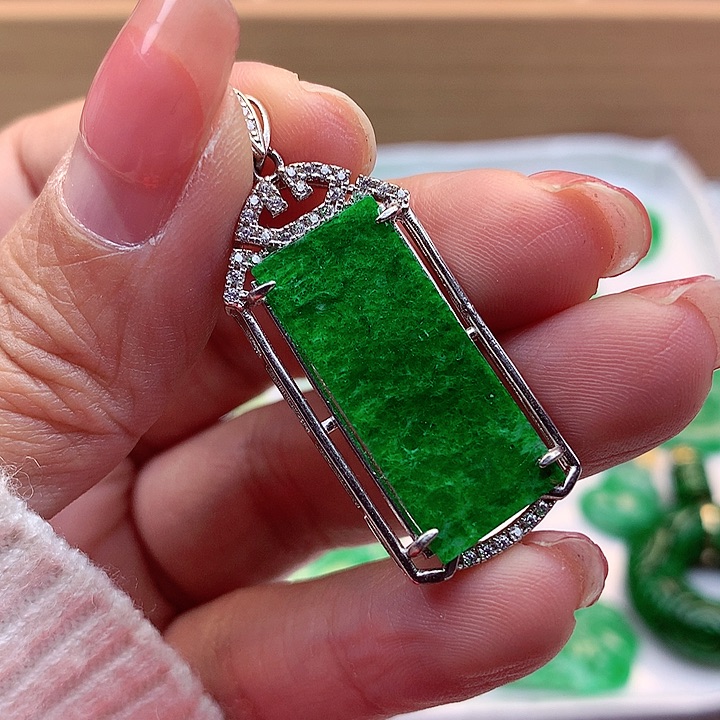 翡翠颈饰银S925镶嵌翡翠