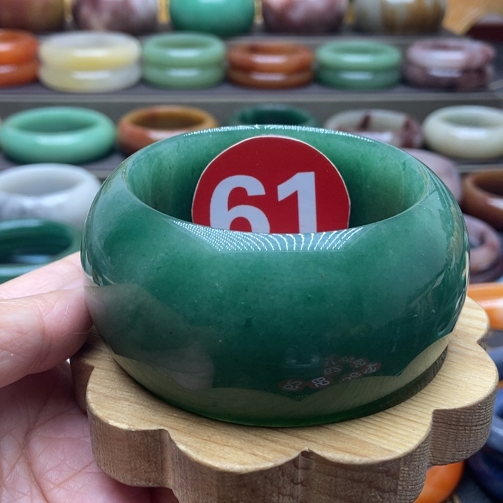 未镶嵌手镯石英质玉