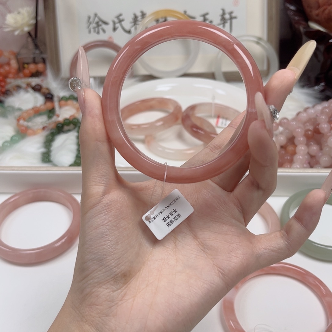 未镶嵌手镯石英质玉一****?