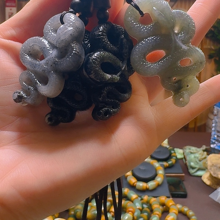 蛇纹石玉手串未镶嵌