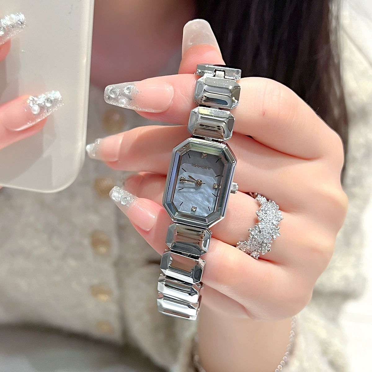 小众镶钻方糖手表女精致钢带轻奢新款高级感小巧女款女士石英表