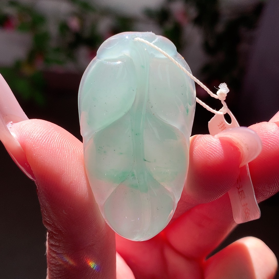 石英质玉颈饰足铂镶嵌