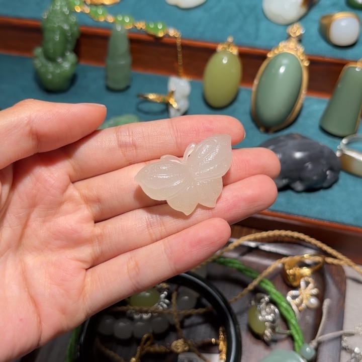 和田玉未镶嵌珠宝奇石蝴蝶