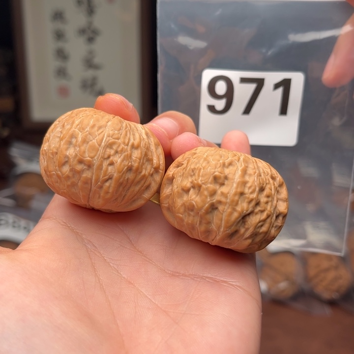 文玩核桃吊坠铁锤38