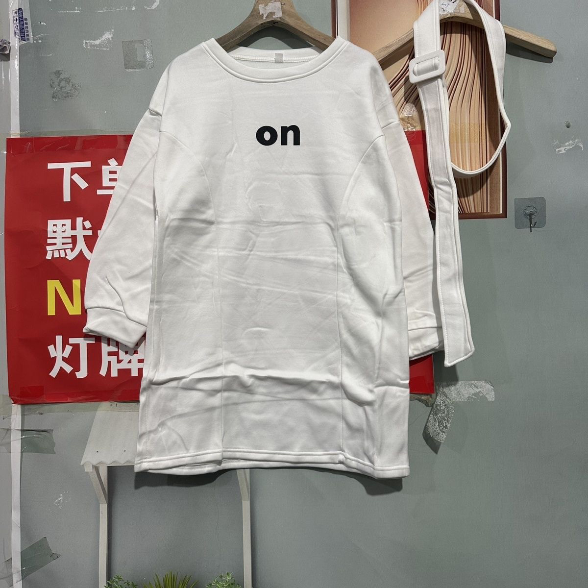简约秋冬圆领韩版休闲长袖字母加绒加厚卫衣宽胸围110衣长80