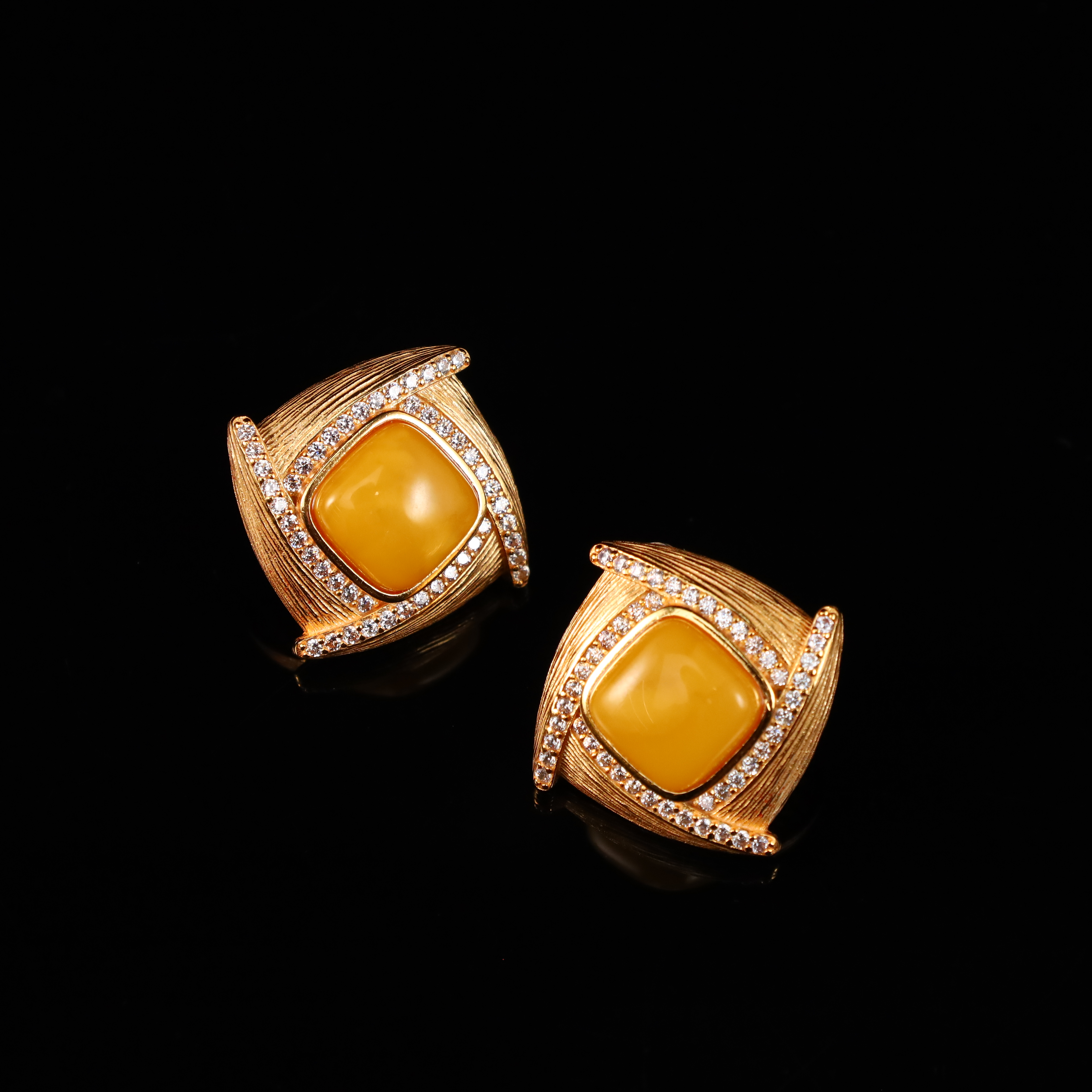 【方旋风】心如珠宝 蜜蜡拉丝方块耳钉 YSE4012604