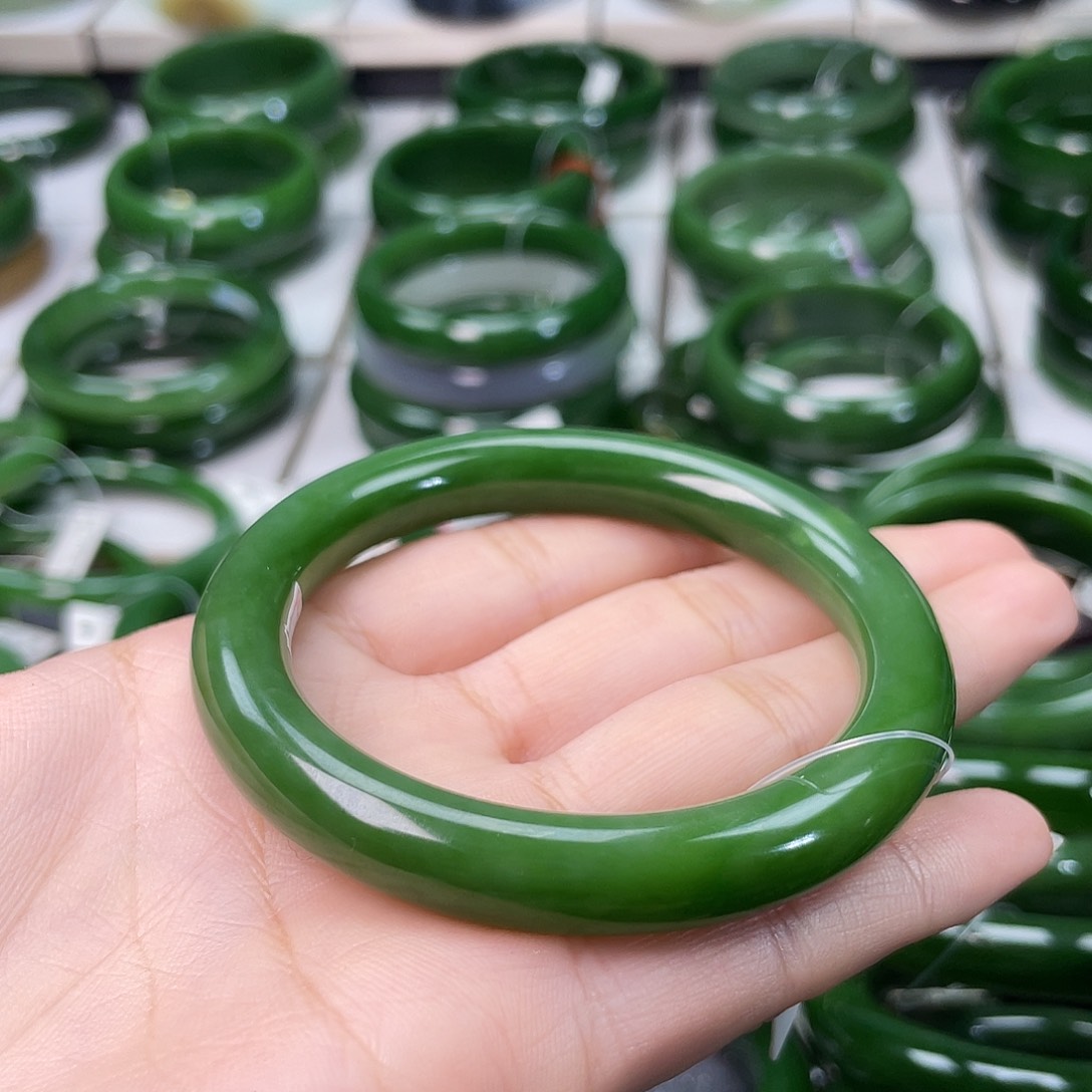 和田玉（碧玉）未镶嵌手镯