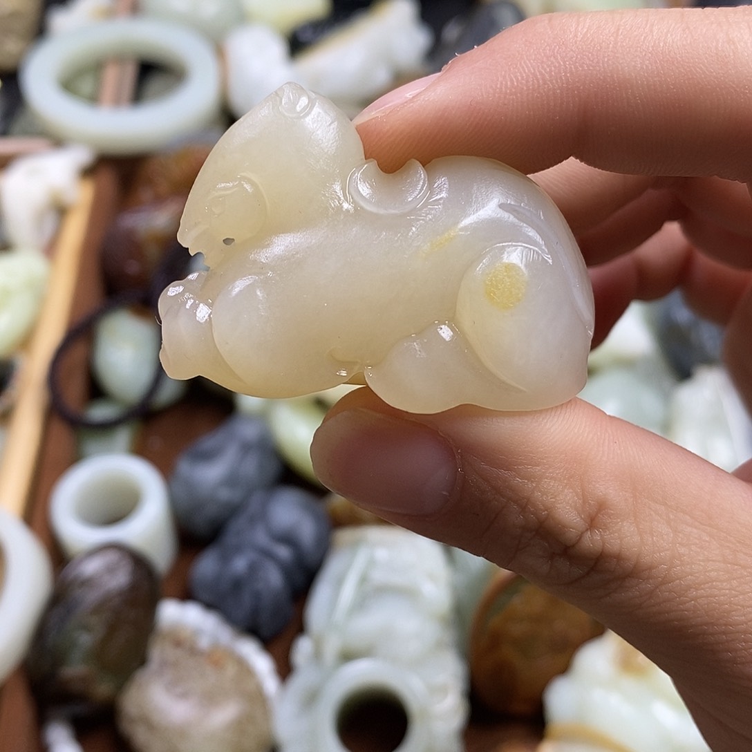 和田玉（糖玉）挂件未镶嵌