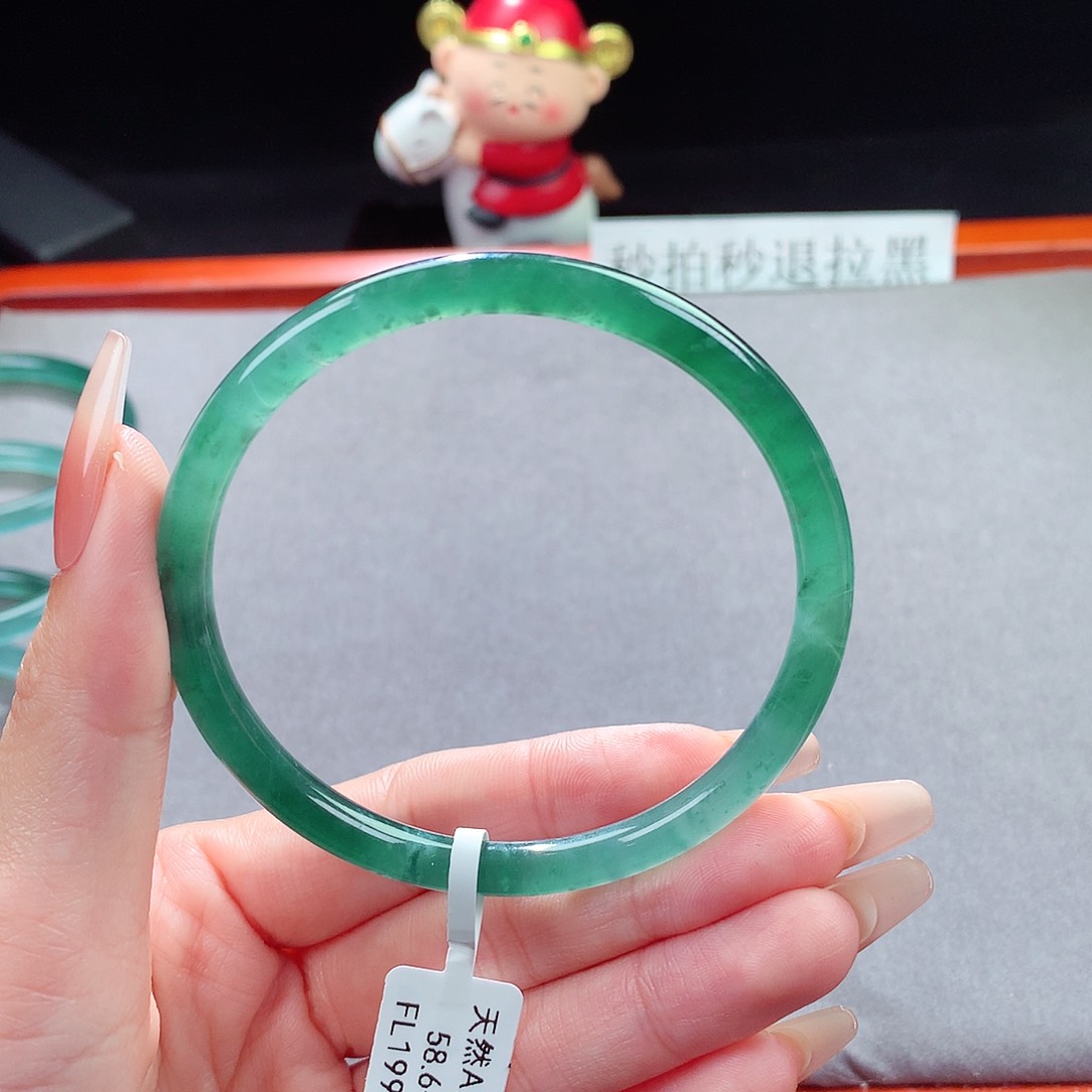 翡翠手镯未镶嵌天然