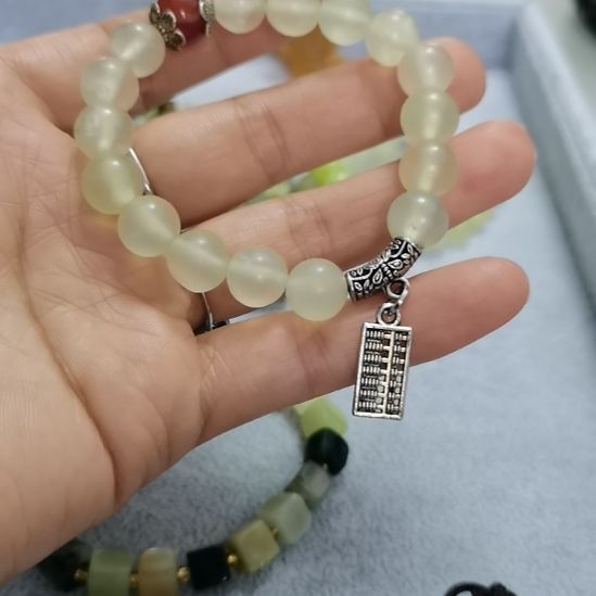 未镶嵌蛇纹石玉吊坠