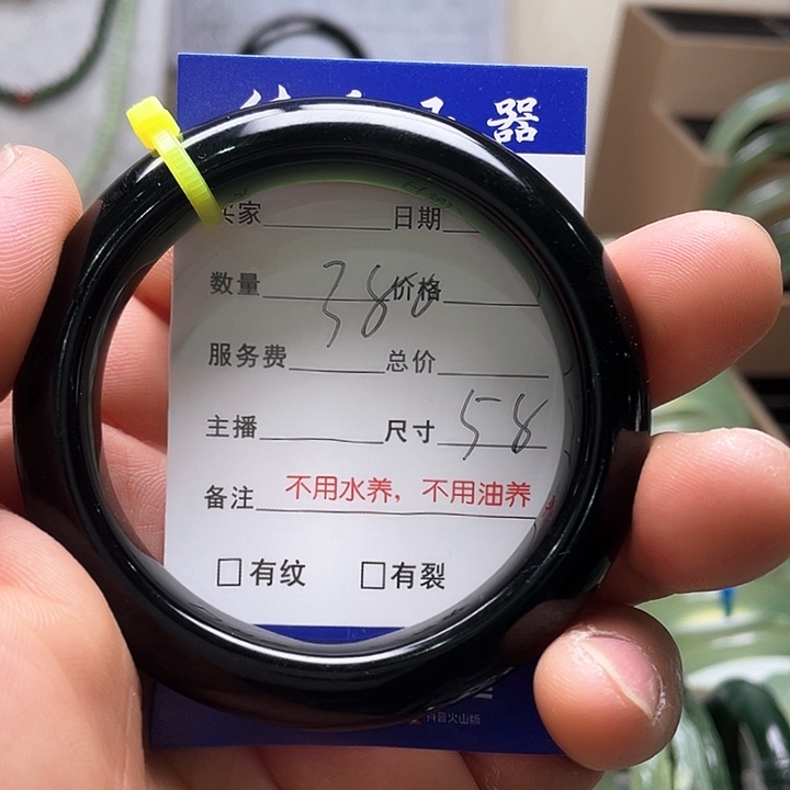 蛇纹石玉手镯未镶嵌凯****?