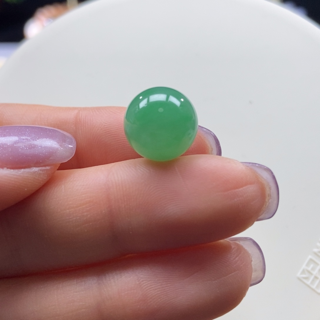 翡翠颈饰未镶嵌阳绿圆珠12.4mm