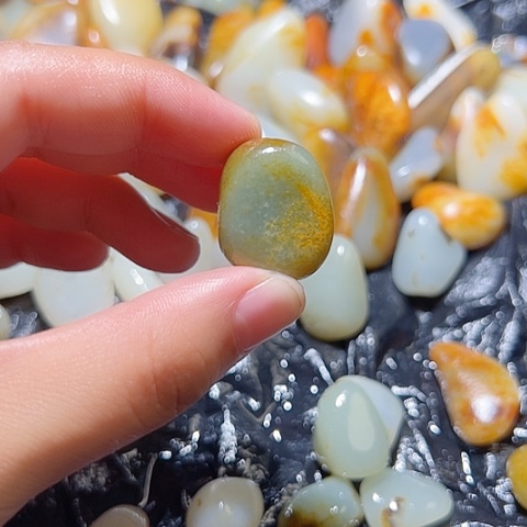 和田玉（糖玉）未镶嵌颈饰11.8克