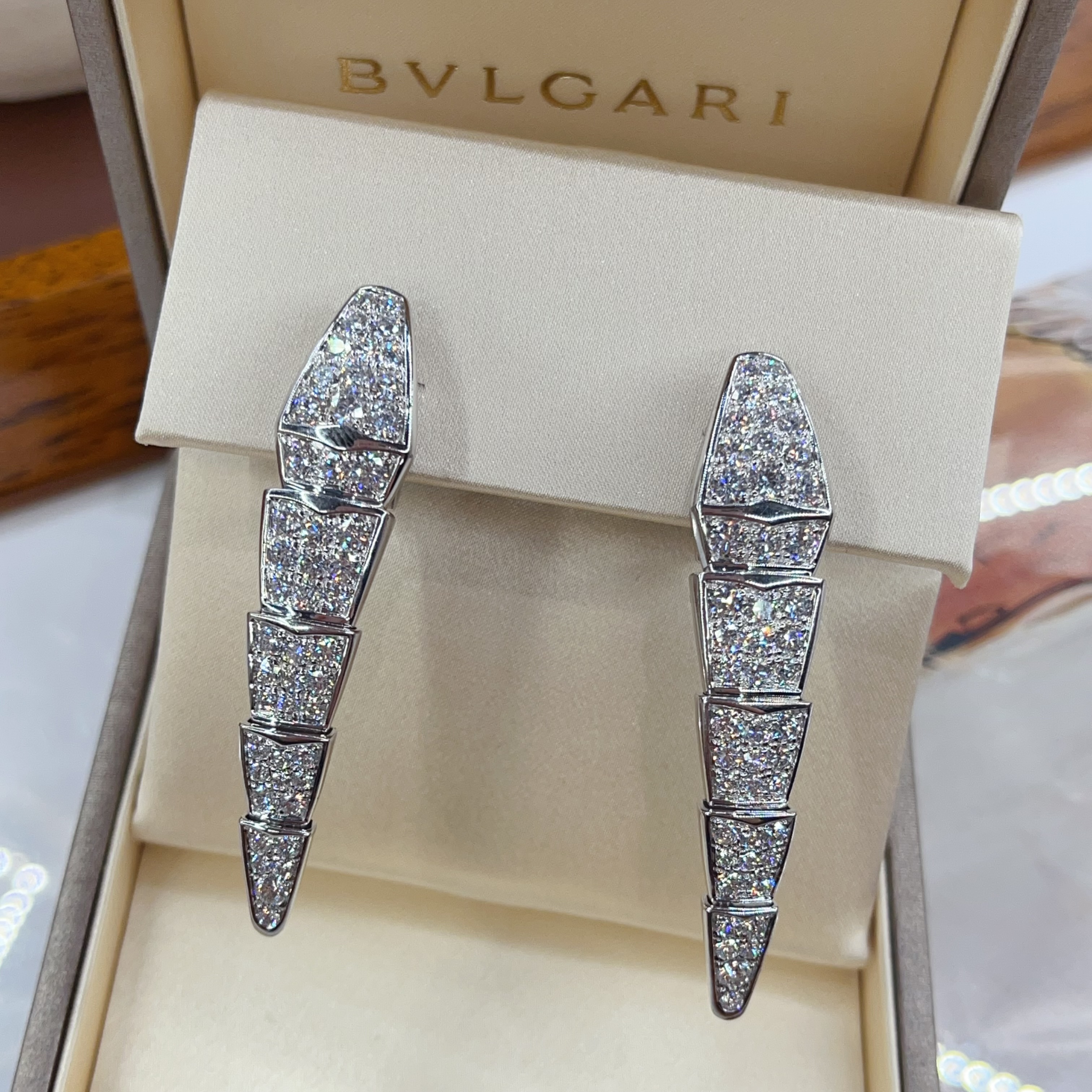 99新 BVLGARI/宝格丽 满钻蛇形耳钉/白金  XW