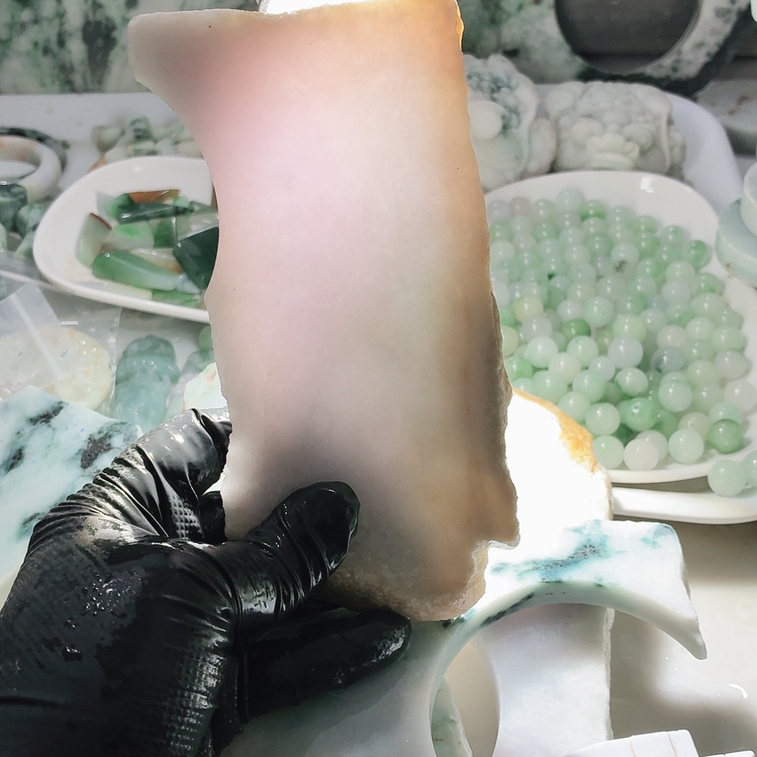 翡翠未镶嵌颈饰边角料