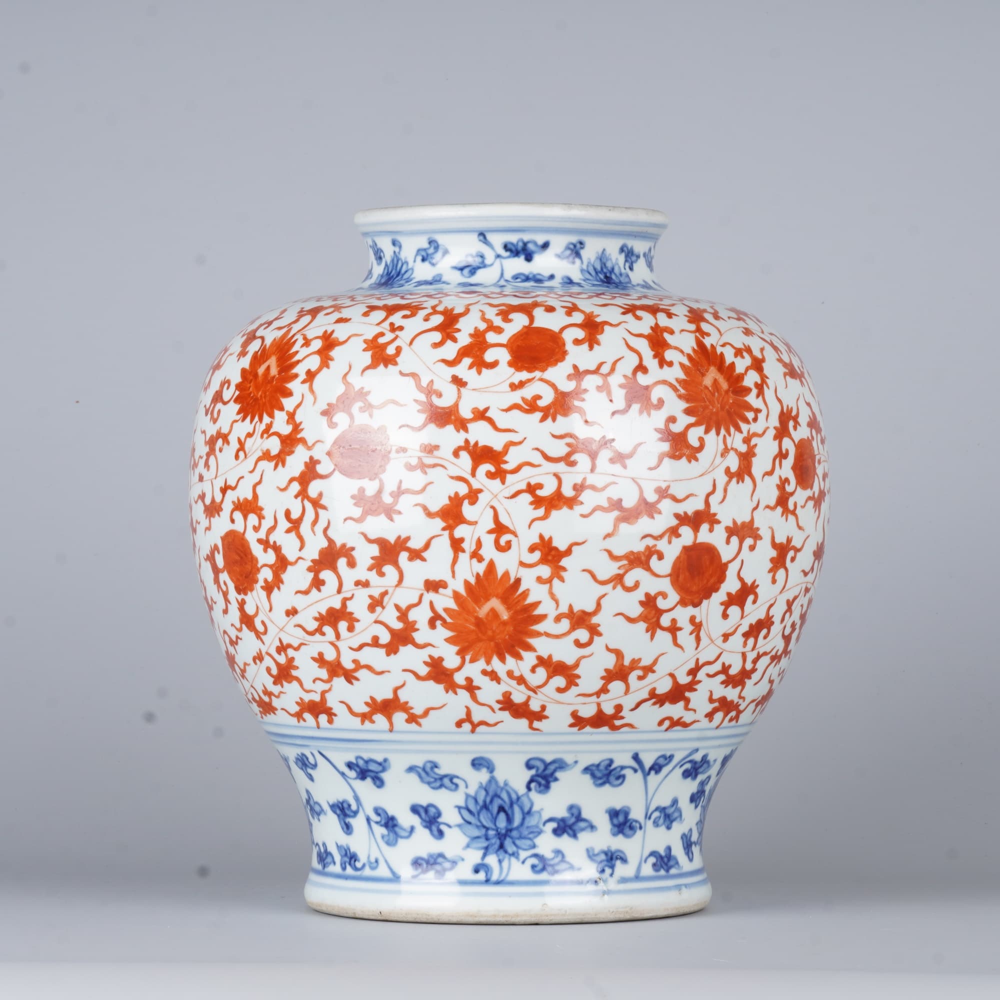 【拍卖】Lot.4514 青花矾红缠枝莲纹罐