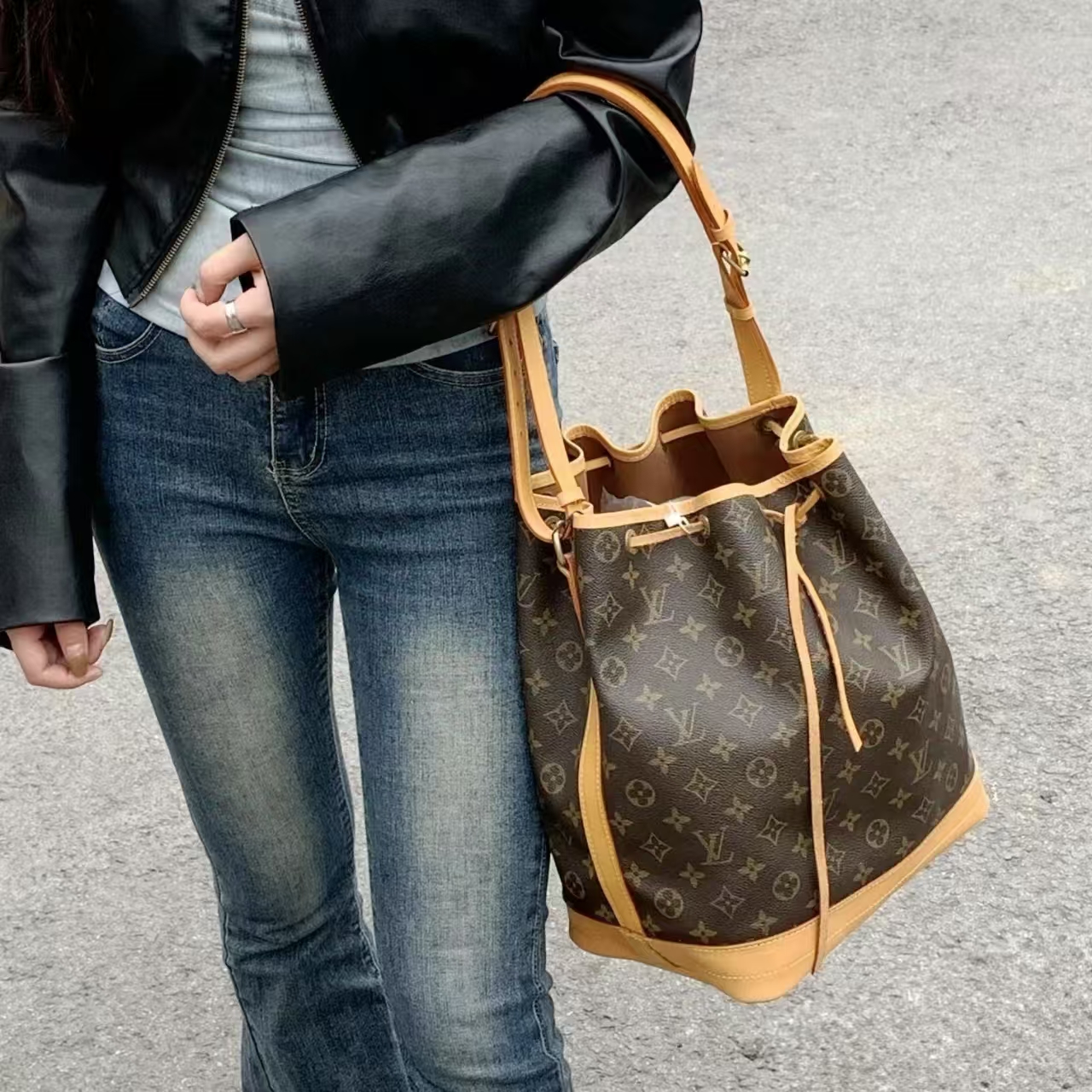 修复品LouisVuitton/路易威登中古抽绳大水桶斜挎包后换植鞣革新