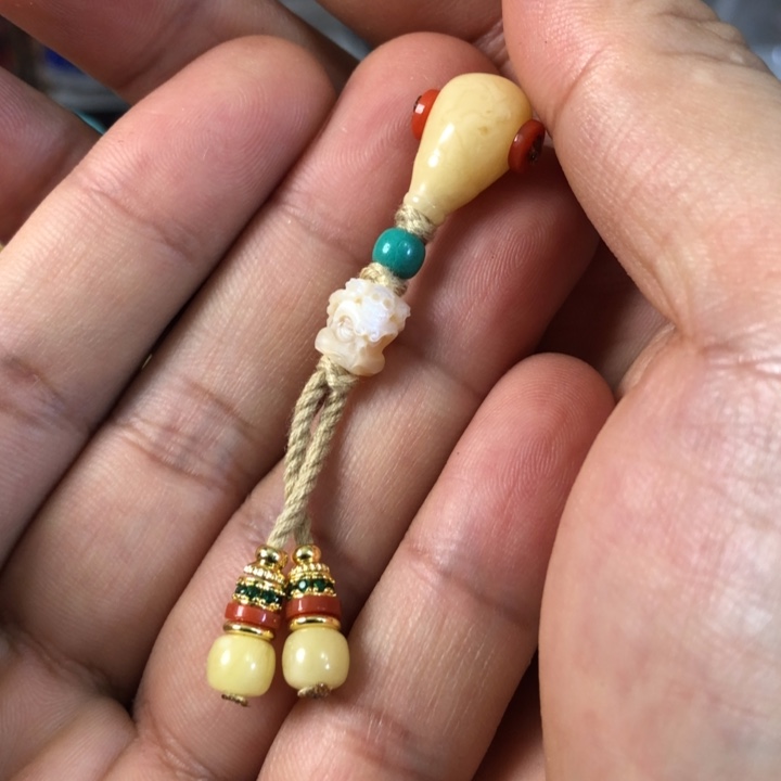 蜜蜡未镶嵌珠宝奇石