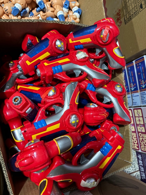 儿童玩具仿真声光奥特武器投影BiuBiu