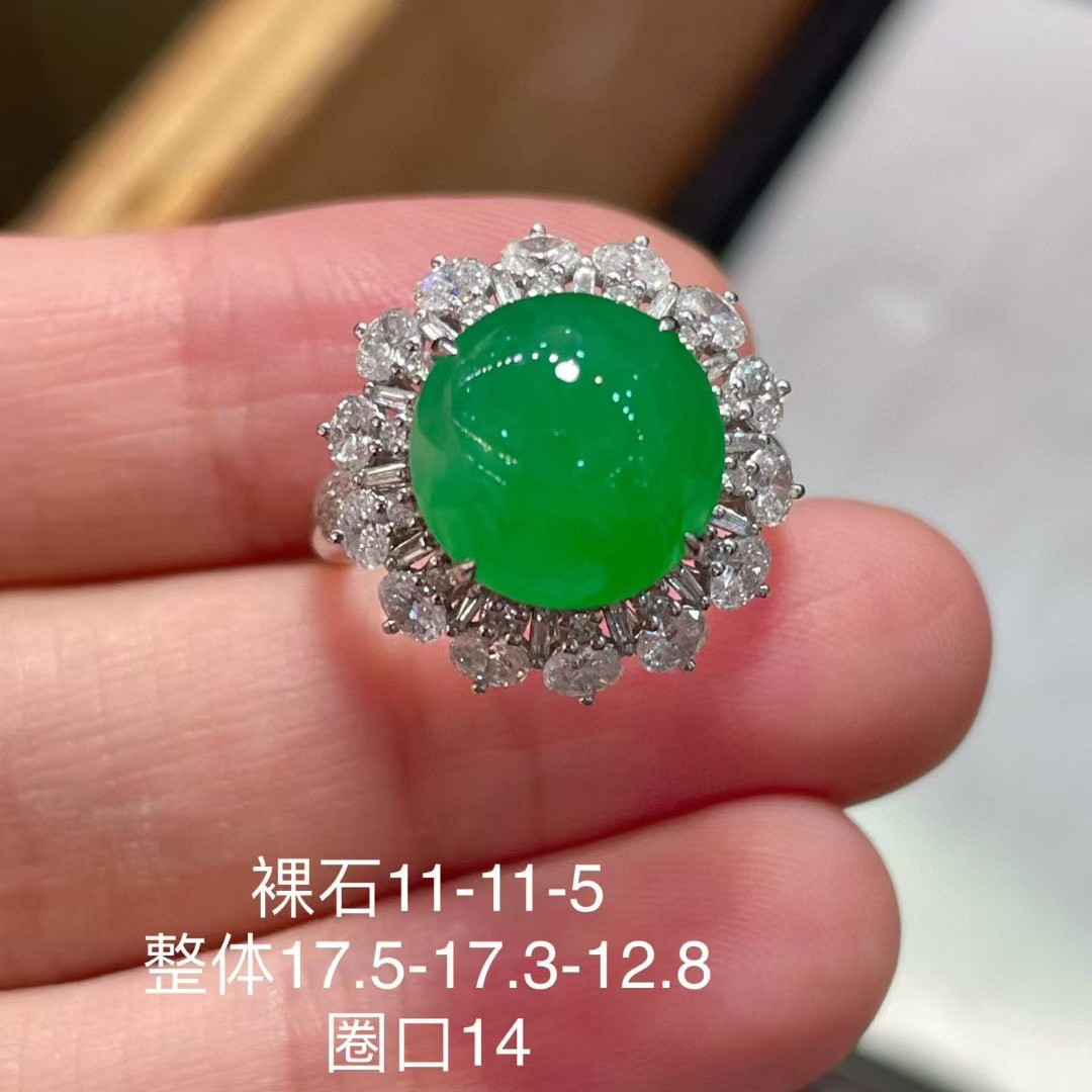 满绿蛋面戒指，种老细腻大气优雅翡翠