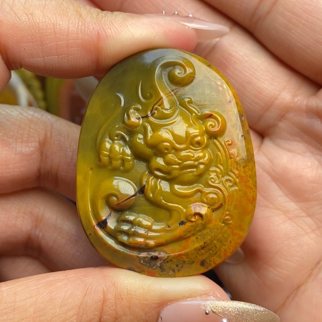 玛瑙/玉髓颈饰未镶嵌战国红