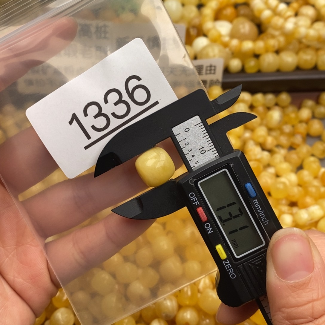 蜜蜡珠宝奇石未镶嵌