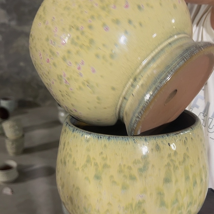 口径17厘米高18厘米