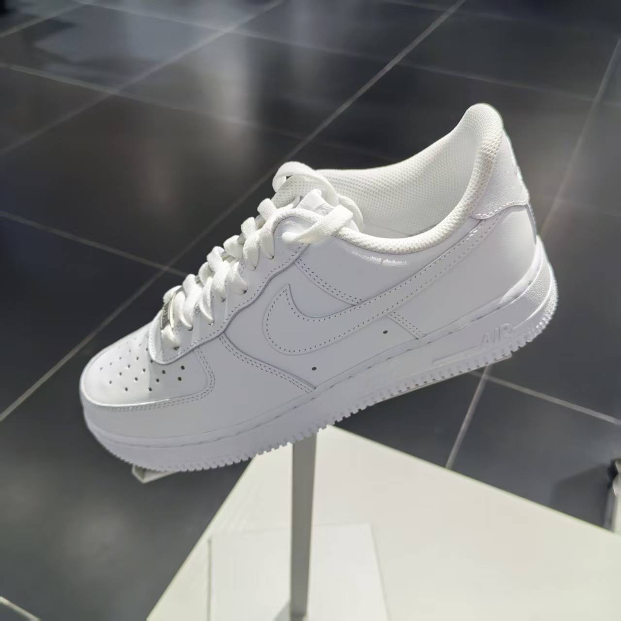 耐克NIKE缓震板鞋男空军一号AIR FORCE 1运动小白鞋CW2288111