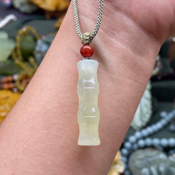 蛇纹石玉吊坠合金