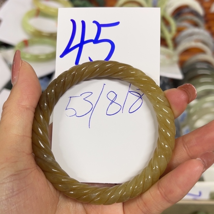 和田玉未镶嵌手镯