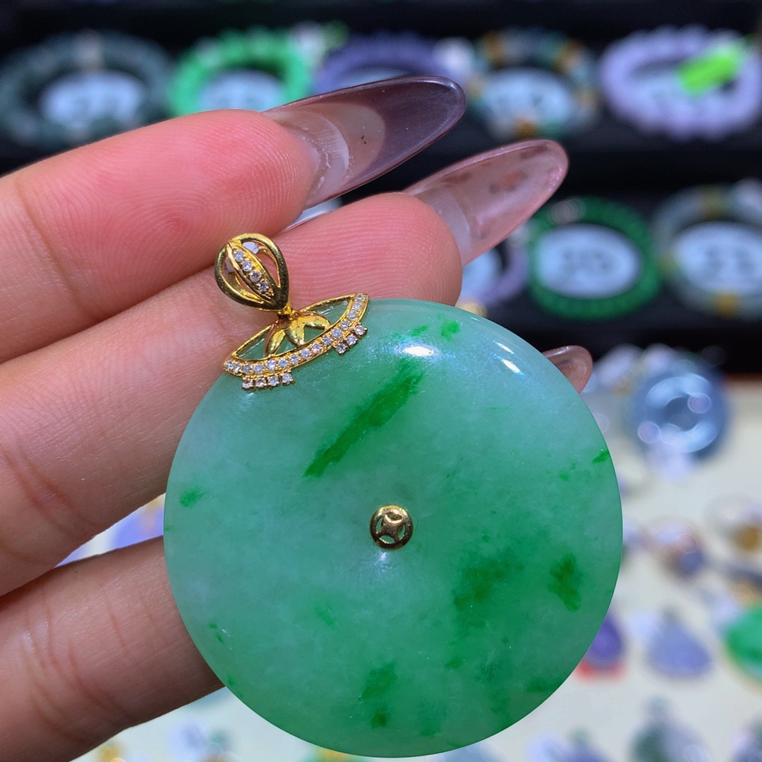 翡翠18K金镶嵌颈饰