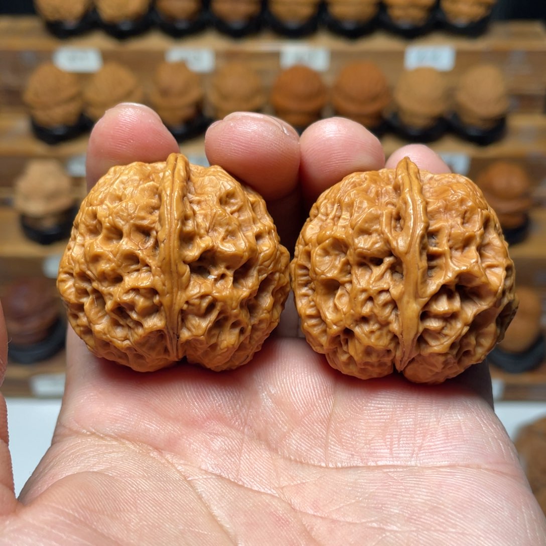 文玩核桃吊坠花开富贵