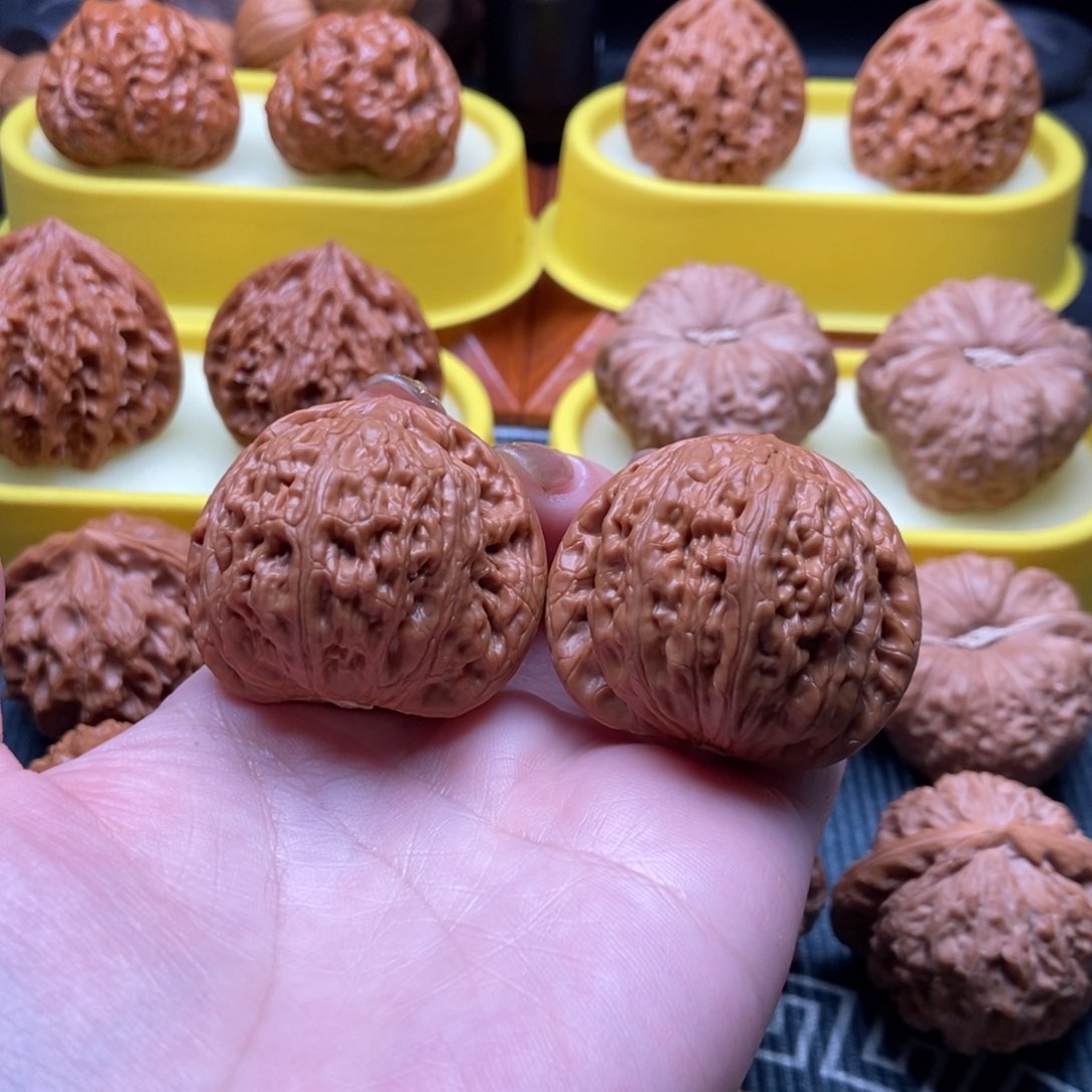 文玩核桃把件僧帽