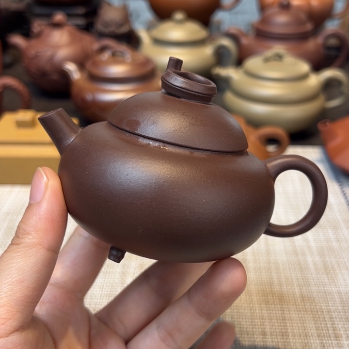 茶壶紫砂紫泥，容量150毫升，竹瓢