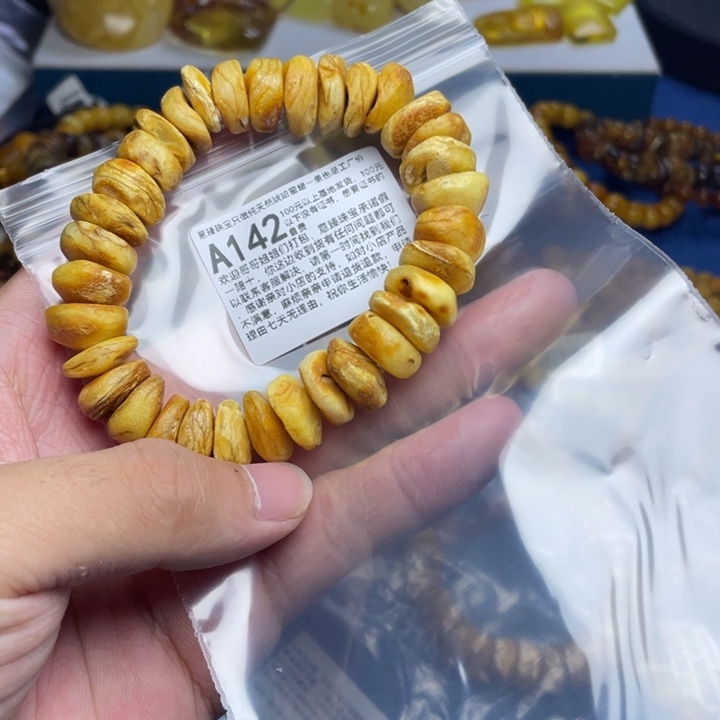 未镶嵌琥珀珠宝奇石