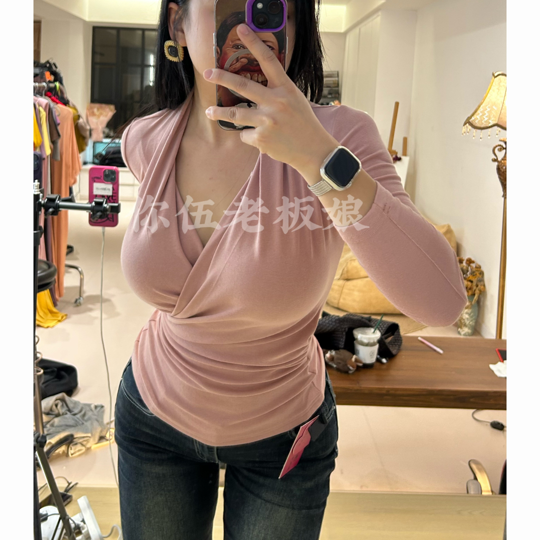 【你伍老板娘】“氧气少妇风”交叉显胸常规纯色基础v领长袖T